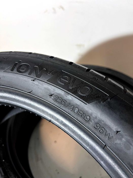 Pneus Hankook Ventus iON Evo - 235/40/19 - Como NOVOS