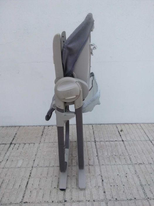 Cadeira alta para bébé marca Chicco como nova