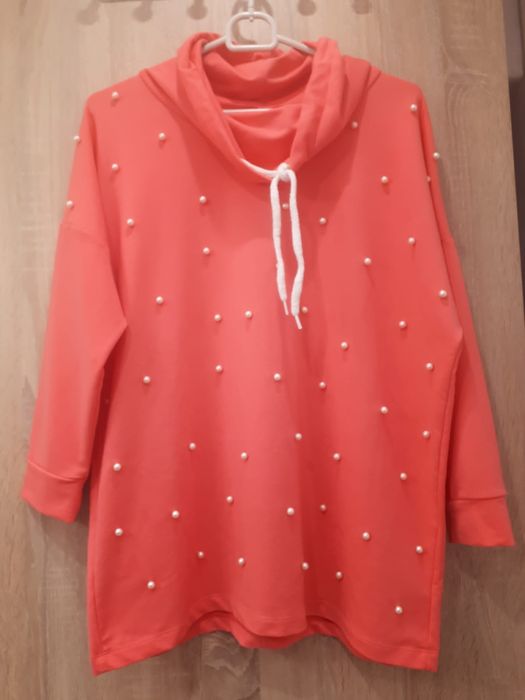 Różowa bluza z perełkami S/36