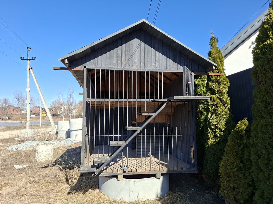 Продам вольєри і будку.