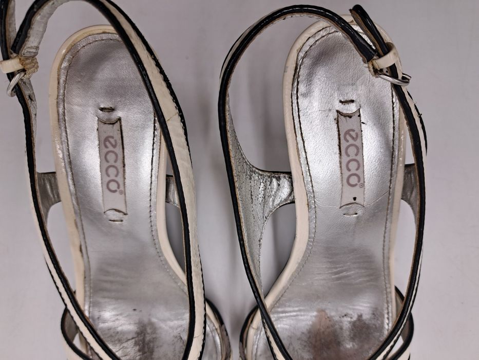 Ecco buty skórzane sandały na obcasie białe czarne lamówki 36