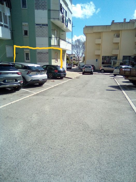 Apartamento T1+1, com 56,72 m2, no centro de Linda-a-Velha.