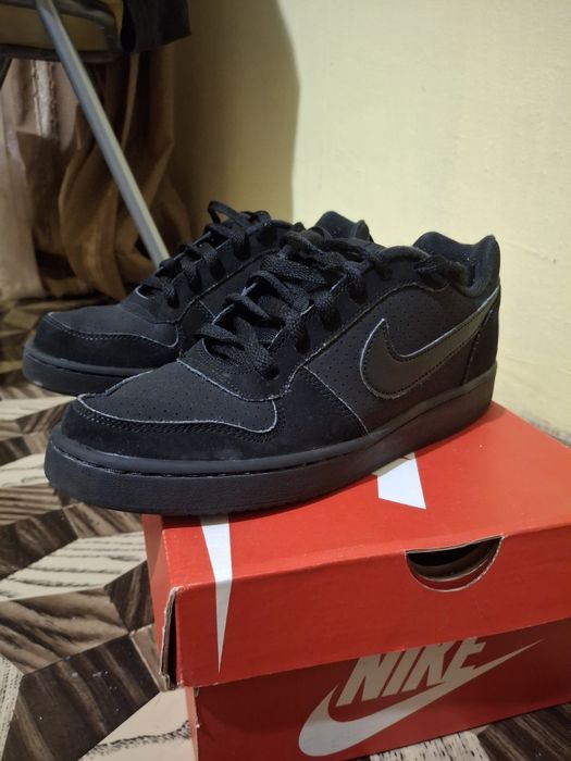 Nike кросовкі оригінал 39р в гарному