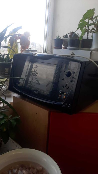 продам микроволновку б\у итальянскую