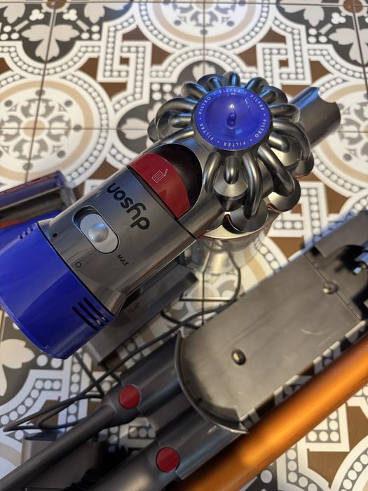 Dyson v8 ручний пилосос електровіник