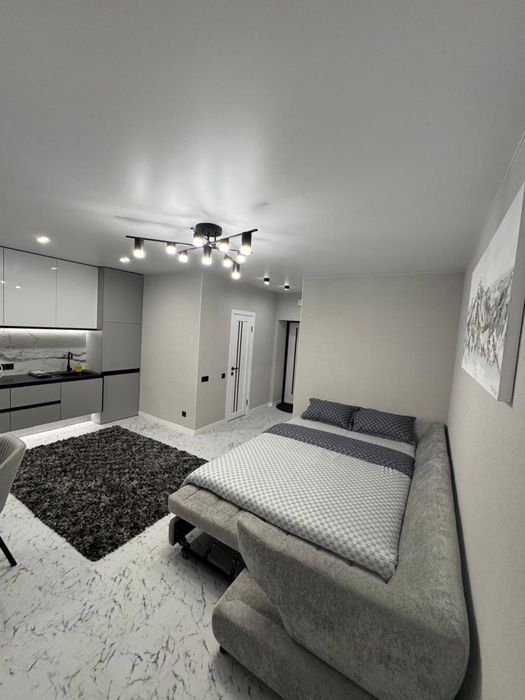 Однокімнатна квартира подобово, центр