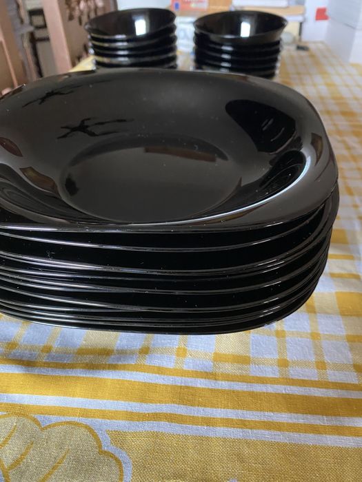 Conjunto (36unid) pratos e taças como novos, sem riscos, 36 unid