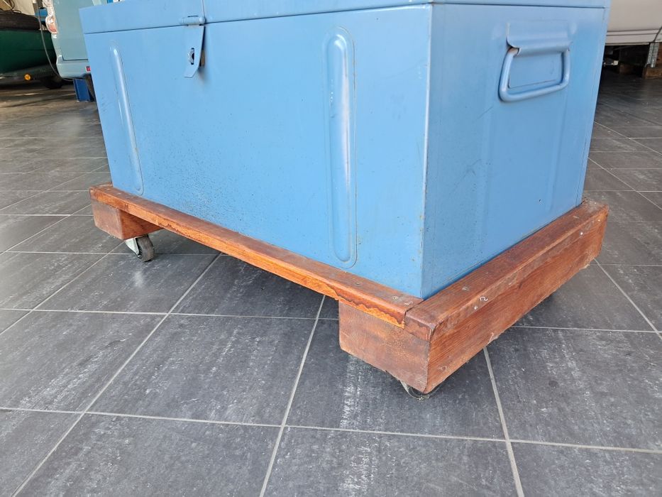 Caixa em ferro forte