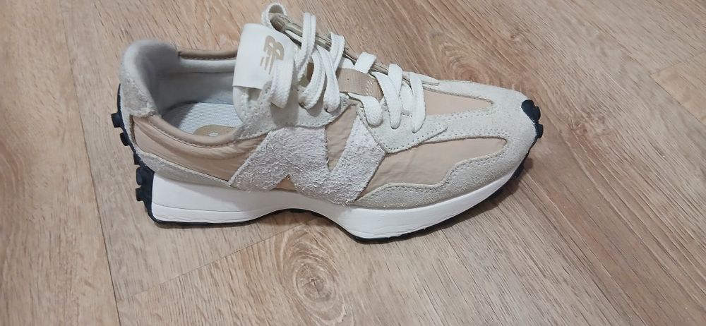 Жіночі(не підробка) кросівки New Balance 327 (36.5)