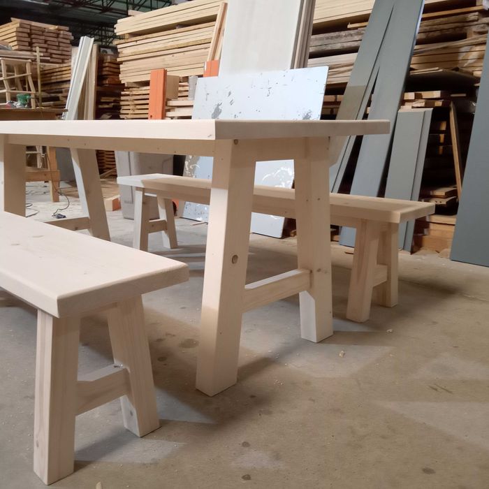 Mesa em madeira maciça