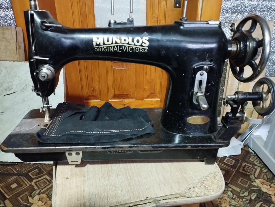 Продам швейную машинку німецька   для кожи  232-1