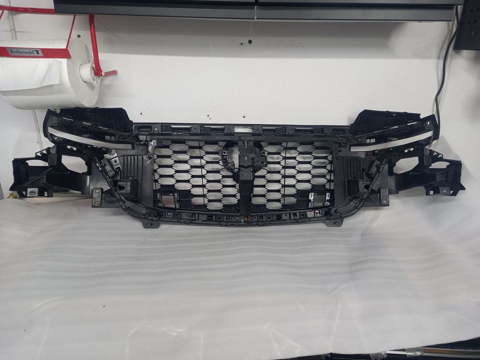 Mazda cx60 grill przedni z jedna listwą czarna