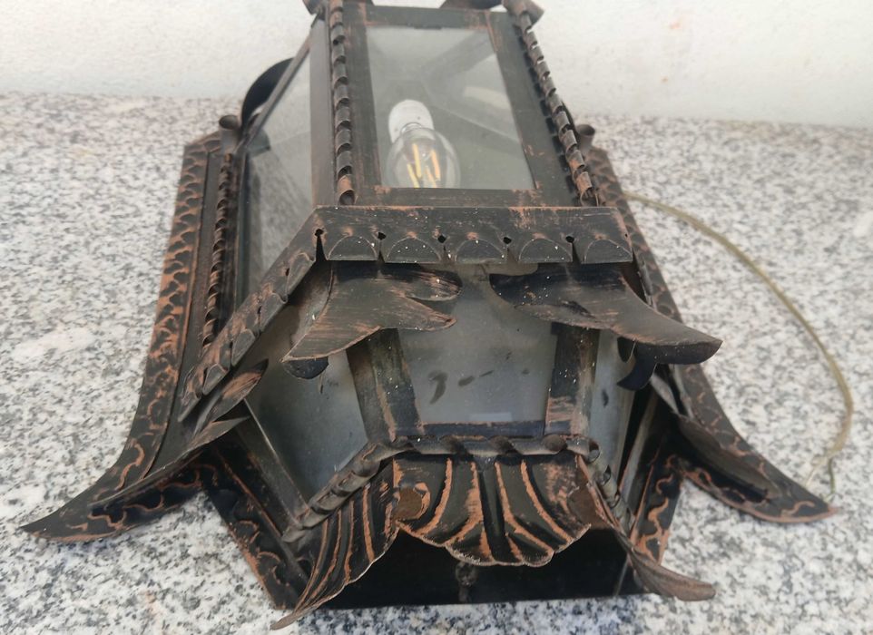 Wall lamp.64751881297923122