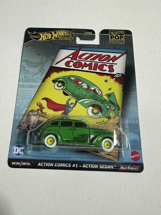 Hot wheels premium action comics #1 - action sedan
