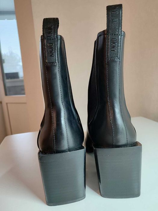 Чоботи DKNY,шкіра,38 р