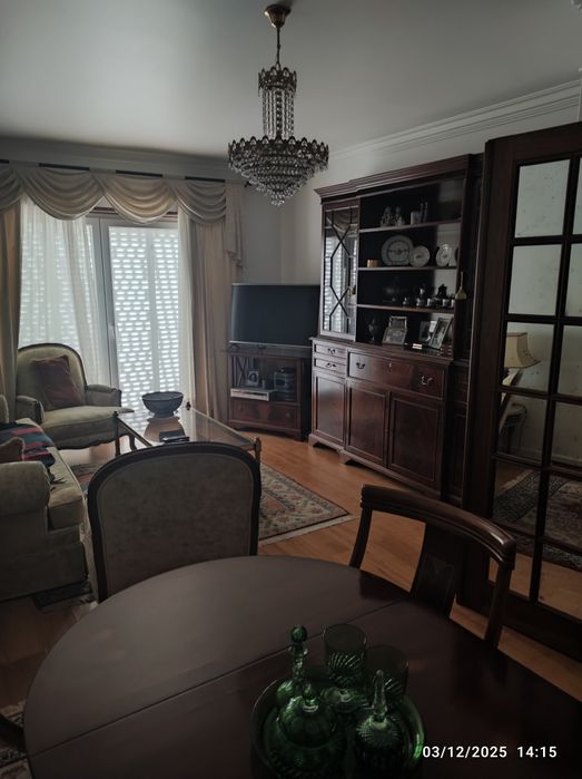 T2 + 1 no melhor local de Carcavelos