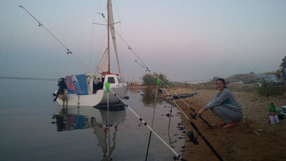 Яхта швертбот каютный 4 спальных места