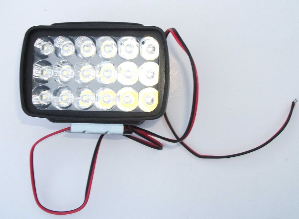 Reflektor Halogen Doświetlacz Samochodowy 18LED 15W