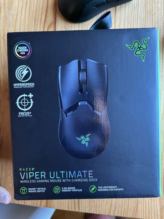 Razer Viper Ultimate sem fios com dock de carga e caixa