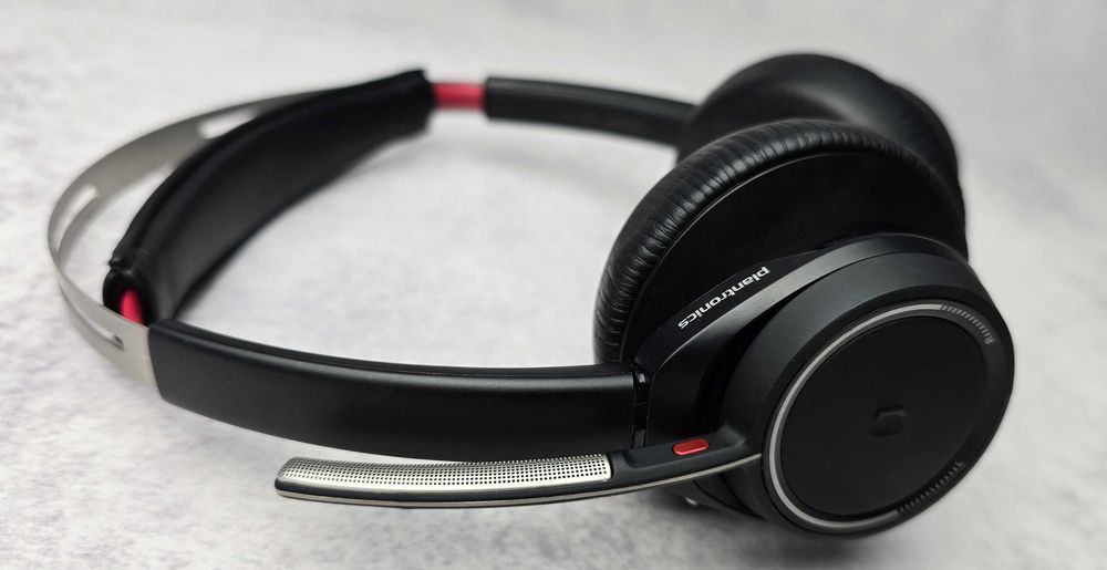 Професійна бездротова гарнітура Plantronics Voyager Focus UC B825