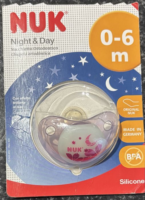 Conjunto de chupetas e biberão NUK