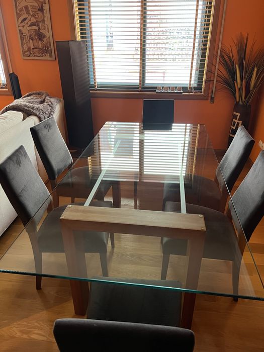 Mesa de jantar em vidro