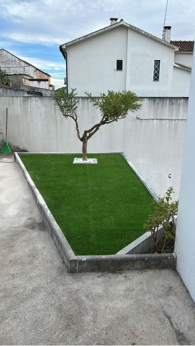 Manutenção de espaços verdes, jardinagem e limpeza de terrenos