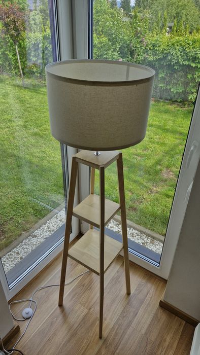 Lampa stojąca z abażurem
