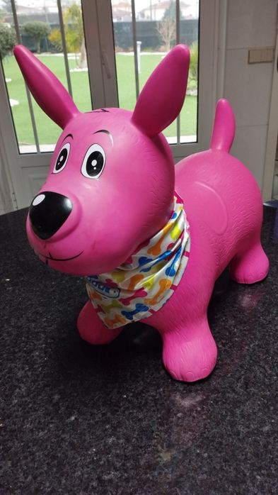 Cão /brinquedo em borracha, para crianças até aos 5 anos.
