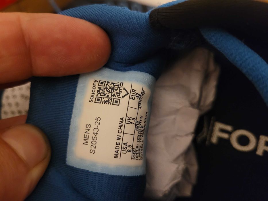Кросівки бігові Saucony FREEDOM 3 розмір EU 42 US 8.5 (НОВІ)