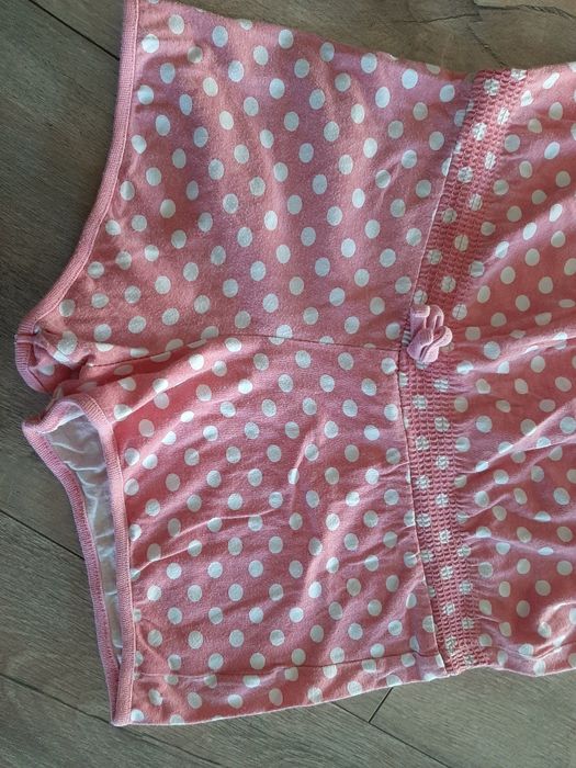 Kombinezon dziewczęcy kropki groszki piżama 128 134