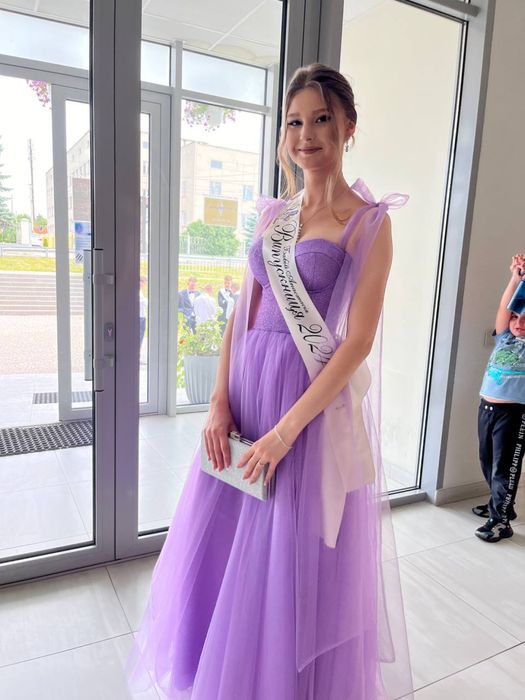 Корсетна випускна сукня