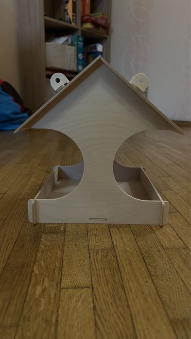 Годівничка з фанери