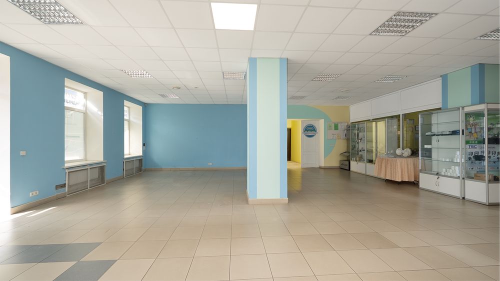 Оренда фасадне комерційне приміщення 264 кв.м Власна парковка  Мазепи Круг Музична