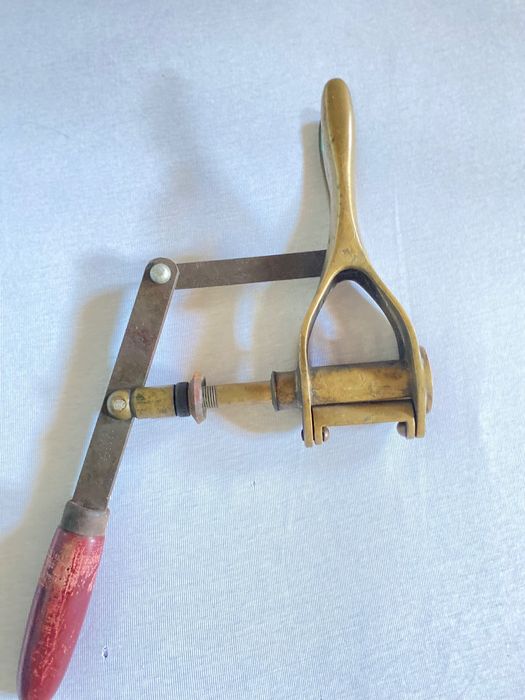 Rolhador francês de garrafa,  Sambri