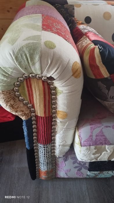 Sofá com almofadas