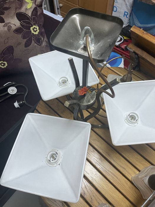 Dwie lampy z kloszami