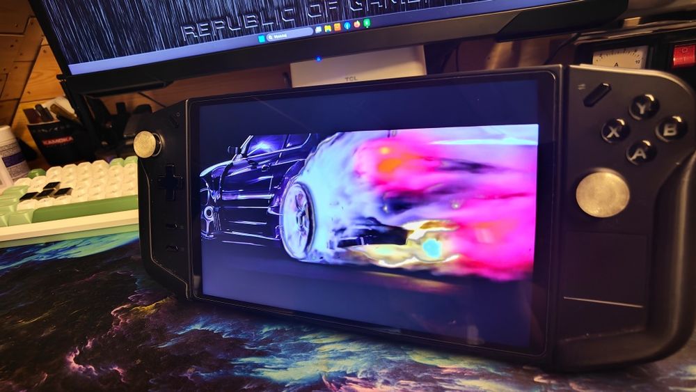 Konsola Legion GO Z1.  2TB dysk Steam OS