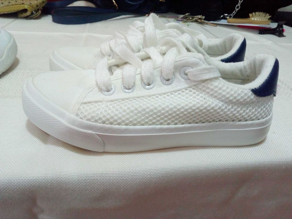 Vendo dois pares de sapatilhas