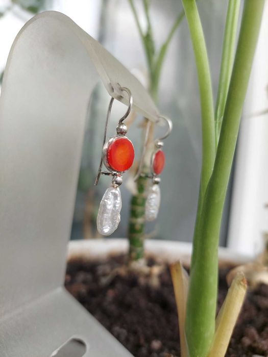 серебряные серьги с кораллами и жемчугом