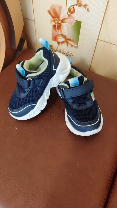 Кросівки 21 розмір 13.5 см ідеальні