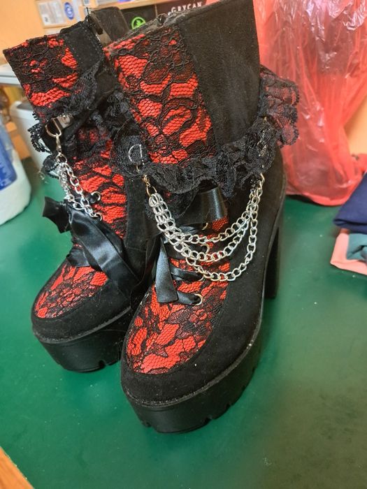 Buty w stylu alt
