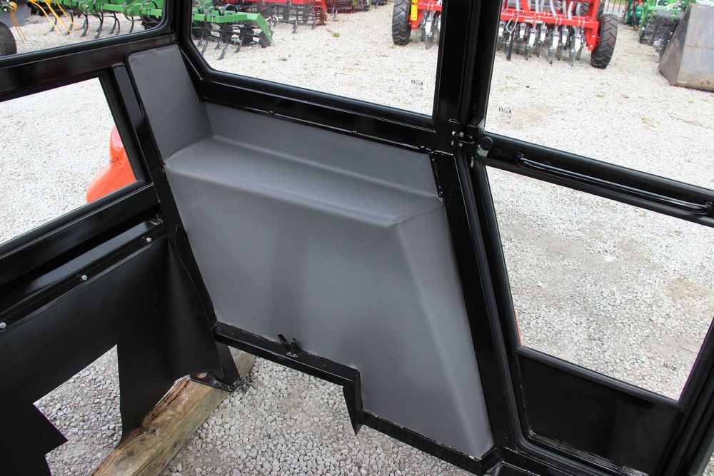 Kabina  ursus z błotnikami  C 360 C-C360-3P  KOJA SMOLNIKI transport