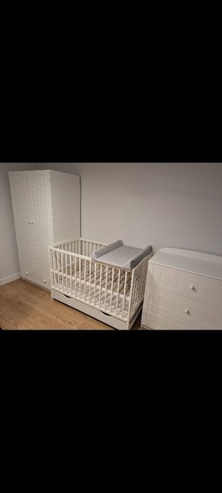 Łóżeczko niemowlęce drewniane z materacem białe 120x60 trzy poziomowe z szuflada