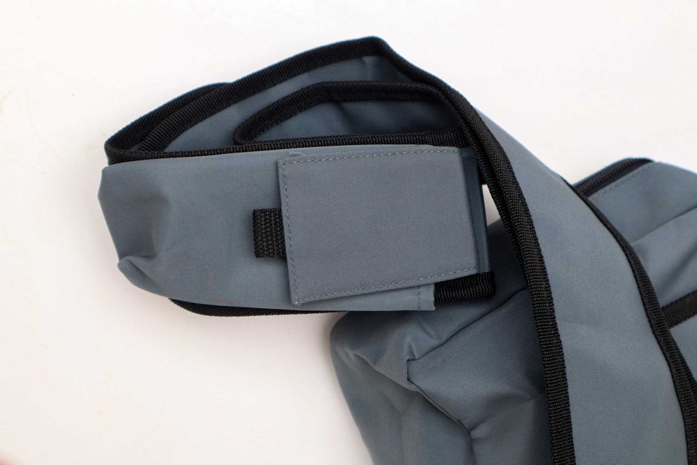 Bolsa tiracolo cinzenta como nova