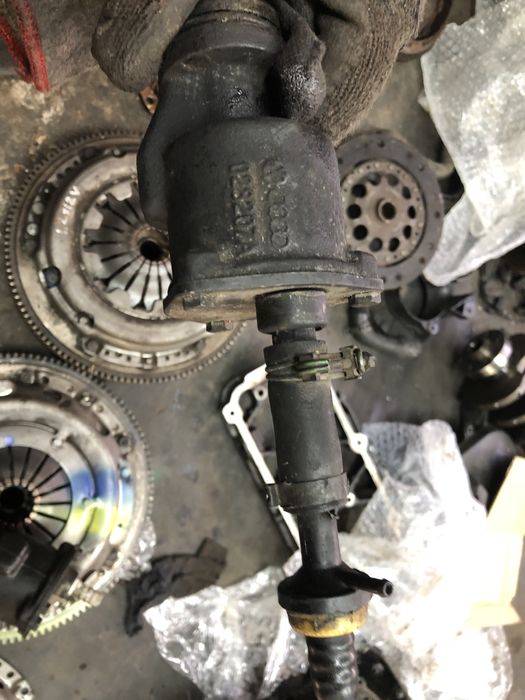 Вакумний насос 1.9 D TD 1.6 1.8 VW Golf 3 Passat B3 B4 Polo T4  Т4Audi