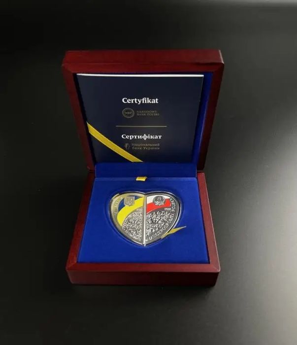 Набір із двох срібних монет “Дружба та братство - найбільше багатство”