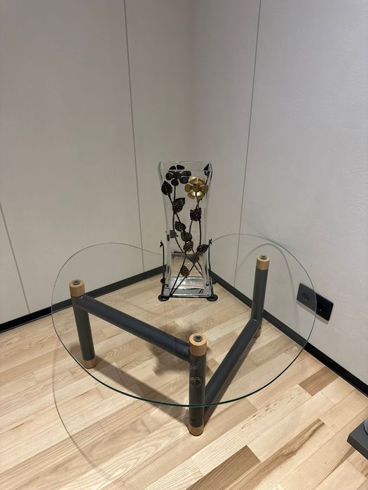 Столик скляний на ніжці