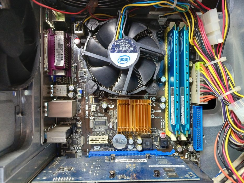 Torre PC com monitor LG 22"