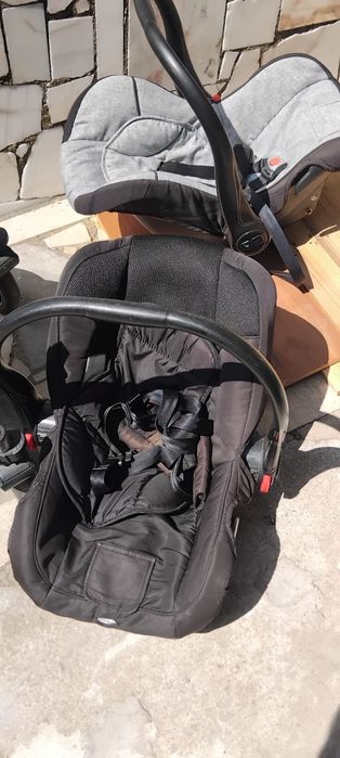 Carrinho bebé gémeos com ovos e cadeiras de passeio